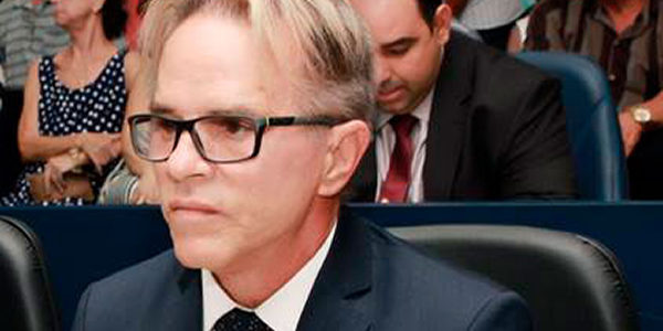 Sérgio Meneguelli em busca de uma vaga no Senado Sérgio Meneguelli em busca de uma vaga no Senado