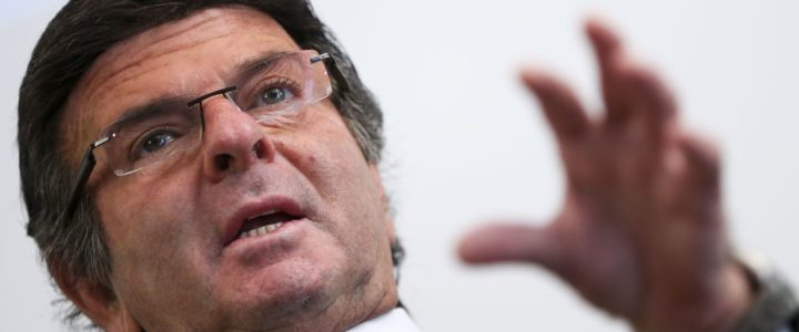 Fux suspende decisão de Dino que restabelecia posts de Nossa Senhora