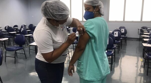 Vacina contra a Covid-19 é aplicada em mais de 5 mil pessoas no ES