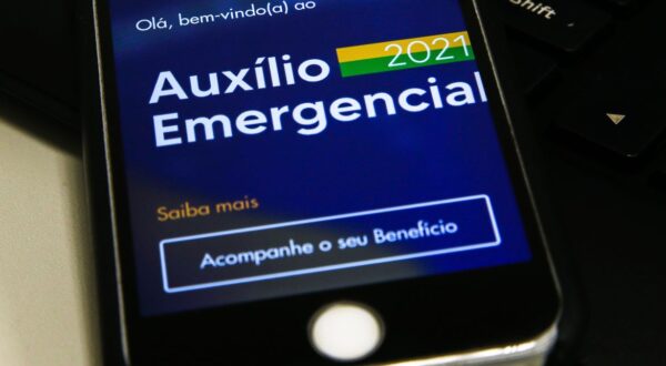 Caixa deve antecipar também a 4ª parcela do Auxílio Emergencial
