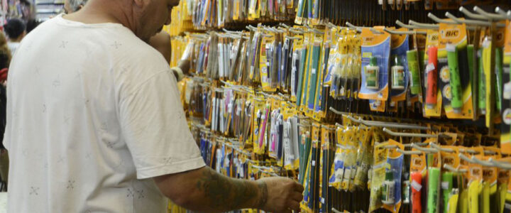 Volta às aulas registra aquecimento das vendas em janeiro Volta às aulas registra aquecimento das vendas em janeiro