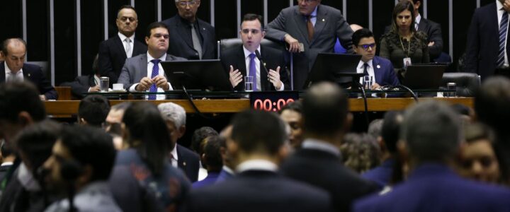 Câmara aprova projeto que reduz penas dos condenados pelo 8 de janeiro