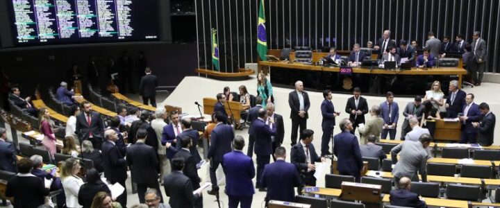 Câmara dos Deputados aprova retirada da MP alternativa ao IOF; texto caduca