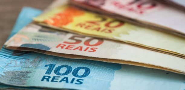 Governo anuncia que salário mínimo aumentará para R$ 1.621,00 em 2026