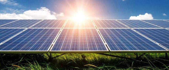 Usinas de energia solar terão capacidade de reduzir cerca de 2,7 mil toneladas de CO₂ na região Nordeste do Brasil por ano