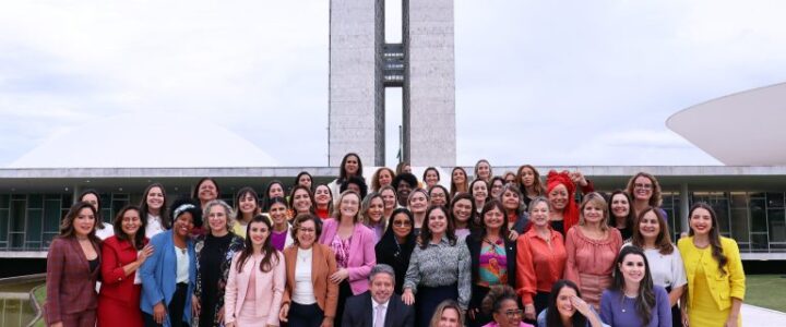 Câmara dos Deputados lança guia sobre candidaturas de mulheres