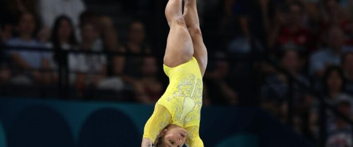 Rebeca Andrade é prata no individual geral na ginástica em Paris