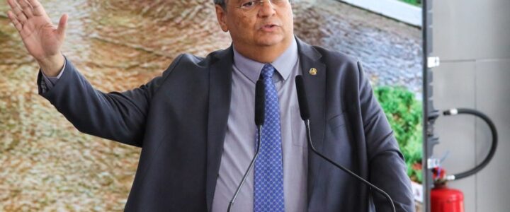 Ministro Dino suspende repasses de “emendas Pix” a nove municípios