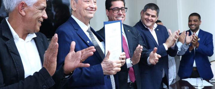 Madureira assume cadeira na Ales em novo mandato