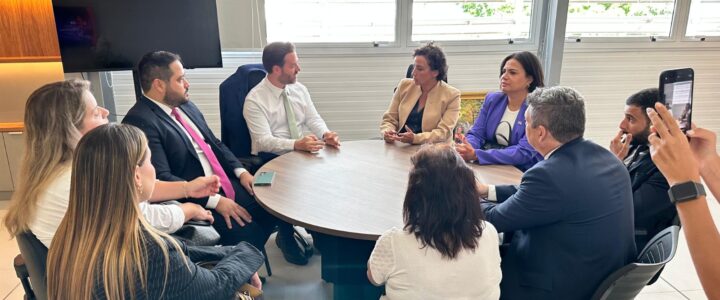 Erica Neves faz reunião em Colatina e pede apoio do prefeito Renzo Vasconcelos