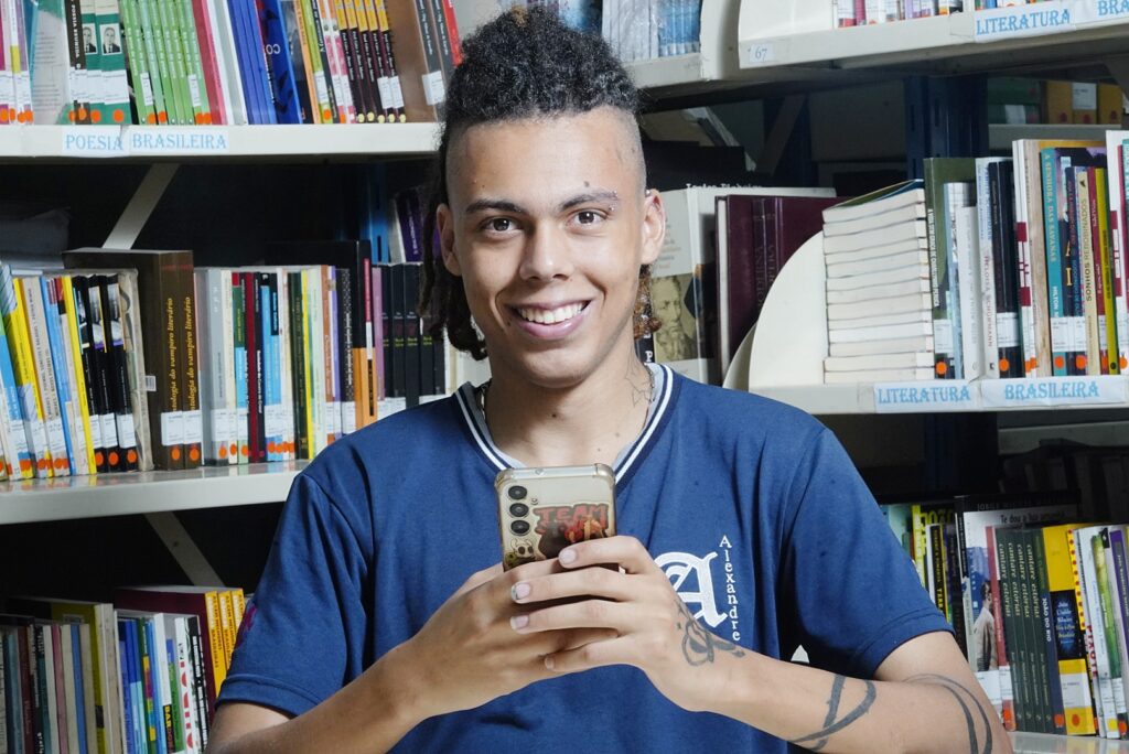 Educação de SP define regras e orientações sobre o uso de celulares nas escolas