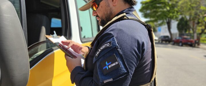 Detran|ES: Agentes flagraram transporte clandestino de alunos Detran|ES: Agentes flagraram transporte clandestino de alunos