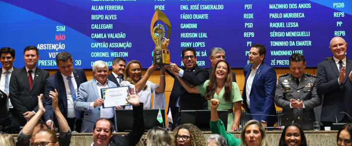 Ales recebe troféu da Unale pelo Projeto Arranjos Produtivos