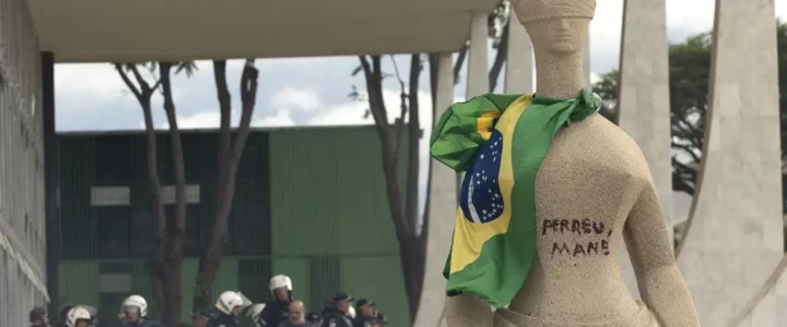 STF suspende julgamento de mulher que pichou “Perdeu, Mané” em estátua