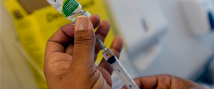 ES recebe doses de vacina influenza e municípios podem dar início à nova estratégia de imunização de rotina ES recebe doses de vacina influenza e municípios podem dar início à nova estratégia de imunização de rotina