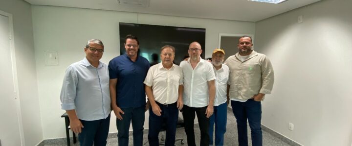 Ex-ministro do Meio Ambiente José Carlos Carvalho se reúne com equipe da Secretaria de Recuperação do Rio Doce