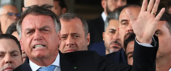 Após virar réu, Bolsonaro nega decreto de golpe de Estado
