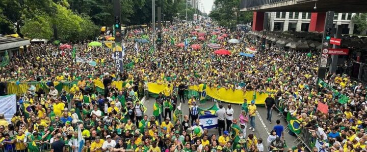 Bolsonaro nega tentativa de golpe e diz esperar por “ajuda externa”
