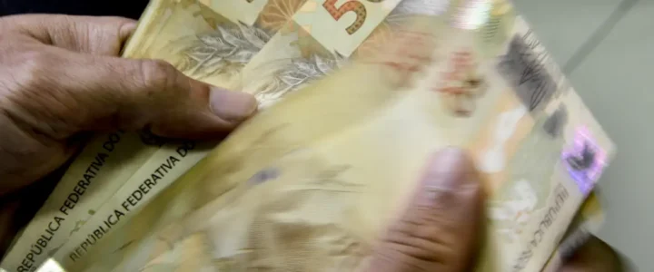 Governo encaminha projeto da LDO de 2026 que prevê salário mínimo de R$ 1.630