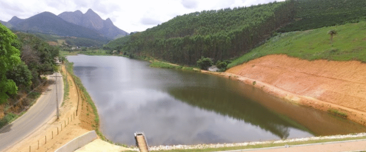 Governo do ES lança programa para financiar construção de pequenas barragens e ampliar segurança hídrica Governo do ES lança programa para financiar construção de pequenas barragens e ampliar segurança hídrica