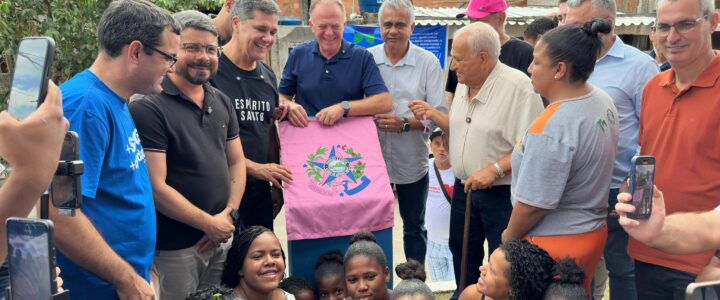 Governo do ES inaugura reforma de quadra em Cachoeiro de Itapemirim