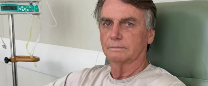 Jair Bolsonaro tem alta após três semanas internado em Brasília