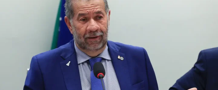 Após fraude de R$ 6,5 bilhões no INSS, Lupi pede demissão do Ministério da Previdência