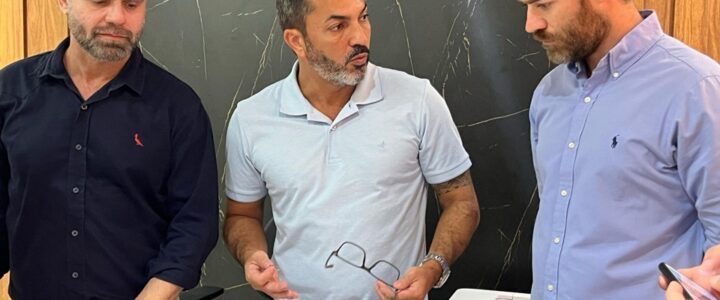 Renzo e Tyago assinaram o contrato de doação do terreno do novo Hospital Silvio Avidos em Colatina