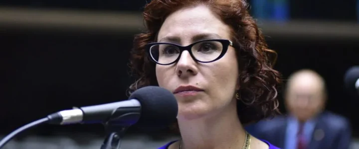 Ministro Alexandre de Moraes decreta prisão da deputada Carla Zambelli