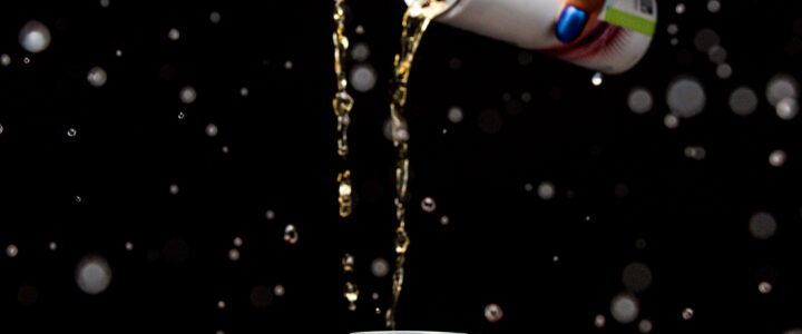 Coração acelerado, insônia e ansiedade: o que o consumo frequente de energético pode causar