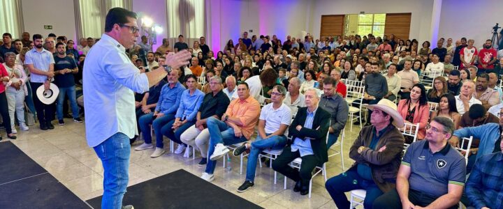 Marcelo Santos reúne mais de mil pessoas em prestação de contas