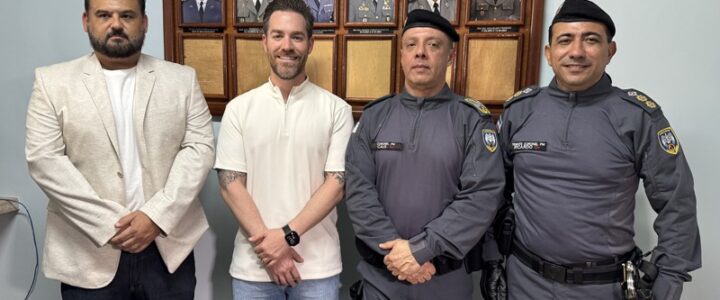 Prefeito de Colatina participa da solenidade de passagem de comando do 8º Batalhão da PM