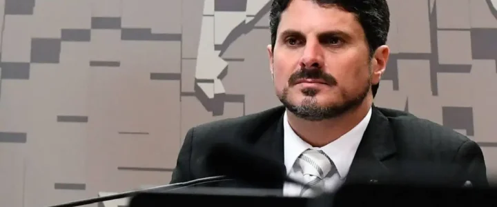 Moraes determina bloqueio de contas do senador Marcos do Val