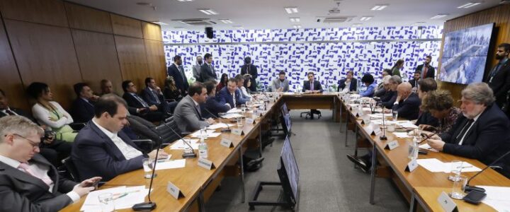 Líderes definem que projeto da anistia e a mudança do foro privilegiado não entram na pauta desta semana