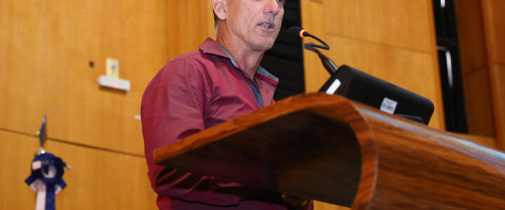 Morador alerta para erosão do Rio Reis Magos, em Fundão