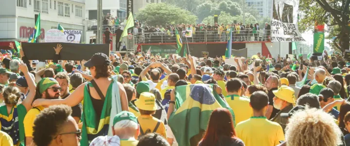Ato em São Paulo pede anistia a Bolsonaro e exalta Trump