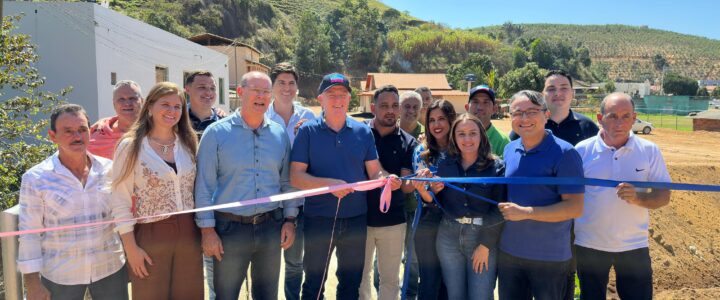 Governador do ES entrega recapeamento de estrada rural em Alto Rio Novo e visita obras da ES-320 em Mantenópolis