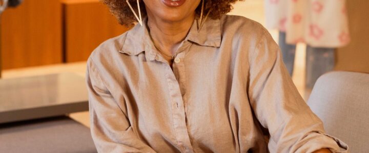 Silvana Araújo participa da Semana de Moda FAESA com talk sobre varejo e oficina de visual merchandising Silvana Araújo participa da Semana de Moda FAESA com talk sobre varejo e oficina de visual merchandising