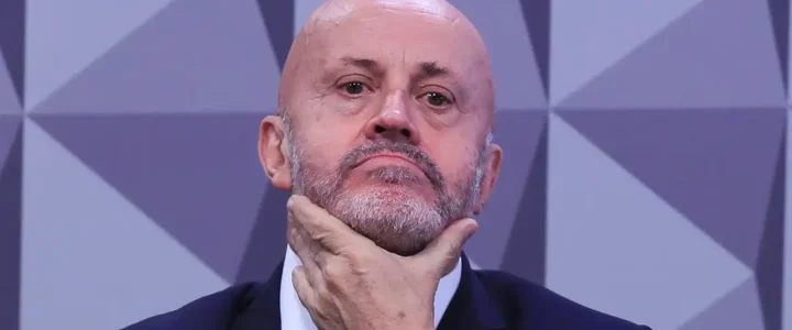 “Careca do INSS” promete entregar à PF documentos que provam inocência “Careca do INSS” promete entregar à PF documentos que provam inocência