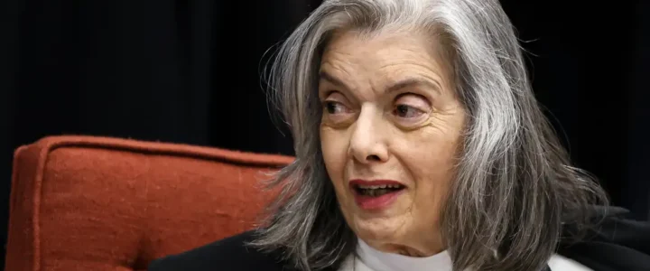 Cármen Lúcia forma maioria pela condenação de Bolsonaro e aliados