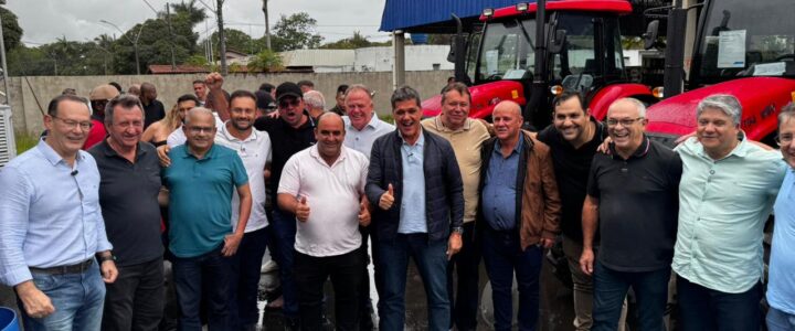 Governo do ES entrega máquinas e equipamentos para fortalecer a agricultura capixaba