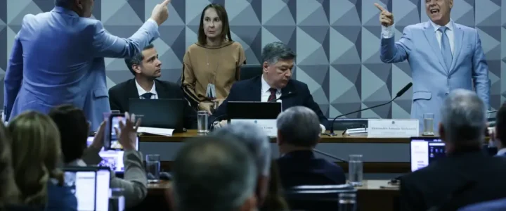 Ex-presidente do INSS se nega a responder perguntas de relator da CPI 