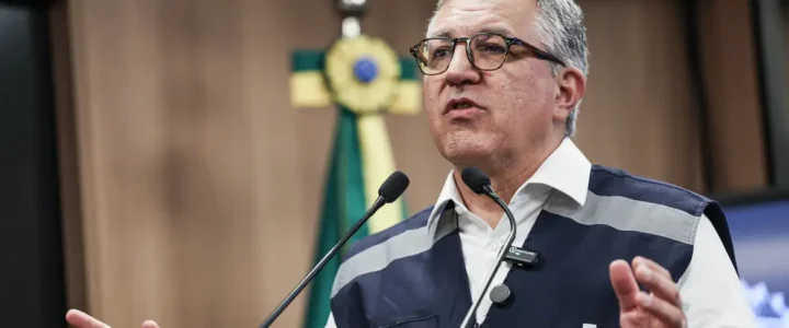 Intoxicação por metanol: casos suspeitos devem aumentar, diz ministro