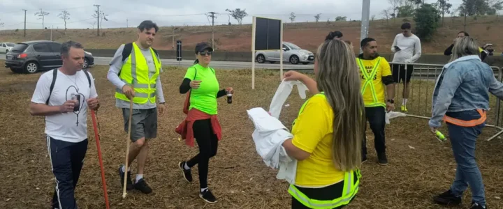 Romeiros que vão a Aparecida usam tendas de apoio em rodovias de SP