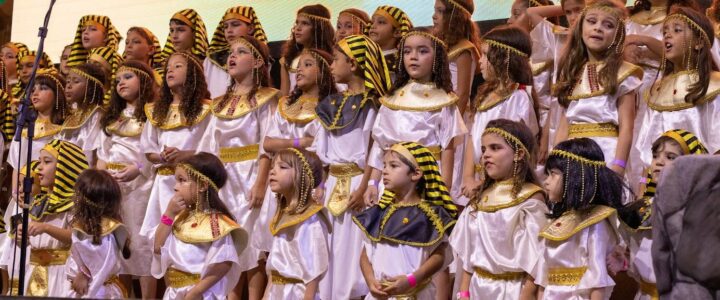 Mais de 130 crianças vão apresentar musical de Natal no Centro de Celebrações de Vitória Mais de 130 crianças vão apresentar musical de Natal no Centro de Celebrações de Vitória