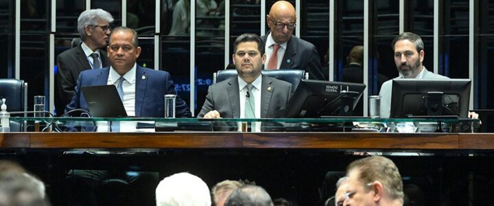 Senado aprova redução da pena de condenados com 48 votos a favor e 25 contrários