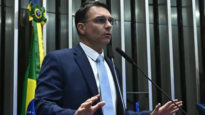 Candidatura é irreversível, não vamos voltar atrás, diz Flávio Bolsonaro