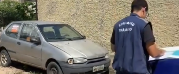 Prefeitura de Colatina realiza operação para remoção de veículos abandonados Prefeitura de Colatina realiza operação para remoção de veículos abandonados