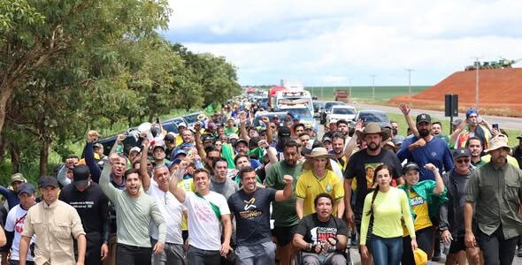 Caminhada da Liberdade de Nikolas Ferreira e apoiadores de Bolsonaro chegam a Brasília Caminhada da Liberdade de Nikolas Ferreira e apoiadores de Bolsonaro chegam a Brasília