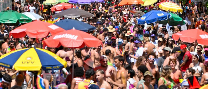 Carnaval Vitória 2026: blocos de rua mantêm ritmo da folia e animam a capital